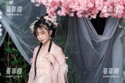 当爆机少女喵小吉穿上天使翅膀，观看图包时，我内心的小鹿理智直接踩了刹车！