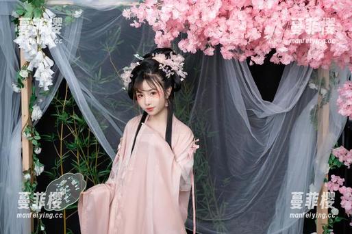 爆机少女喵小吉 当爆机少女喵小吉邂逅小镇,COS之路的精选片段