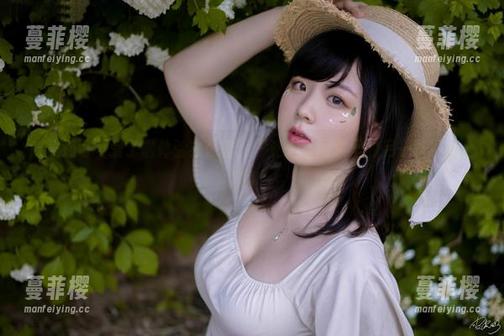 皮皮奶可可爱了啦体验办公室，“私拍”图集里的另一种“办公态度”