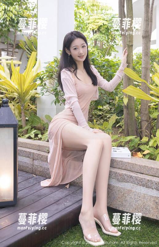 秀人网 - 礼服是月酱儿的灵魂伴侣，高清写真只为这一刻。