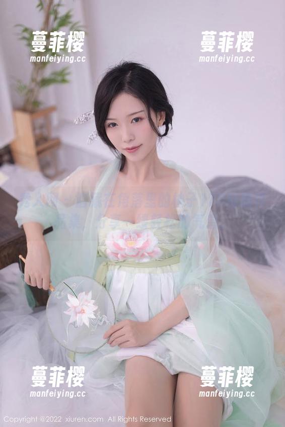 秀人网 - 潜藏在角落里的柚子178制服作品集，分享一缕轻松的气息。