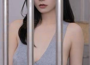 秀人网 – 一波泳装浪潮：美七带来的最新原图，短暂的清凉一夏！