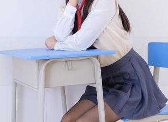 稚乖画册 – 居然有如此撩人的白丝JK写真！夜夜的资源值得一试，慢慢欣赏吧。