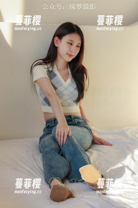 绮梦摄影-蔡蔡 绮梦摄影 - 毛衣写真,看蔡蔡怎么把简单的日子过得如此有趣,壁纸上的每一寸都充满温柔。