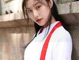蜜桃社 – 这不最新的E杯奶茶校服图片又来了，谁给她的勇气，真敢尝试。