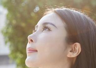 蜜桃社 – 校服分享：真希总能把清纯演绎成另一种滋味。