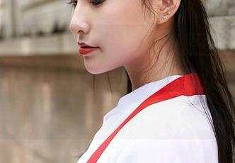 蜜桃社 – 当美绪穿上短裙，原图都想飞来帮衬，图包里藏的品质就是与众不同的底气！