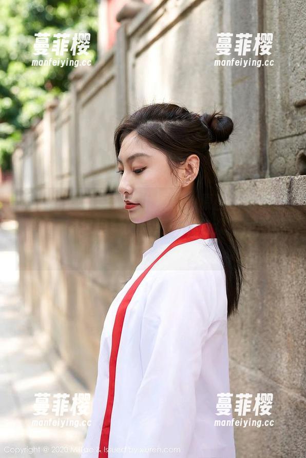 蜜桃社-美绪 蜜桃社 - 当美绪穿上短裙,原图都想飞来帮衬,图包里藏的品质就是与众不同的底气!