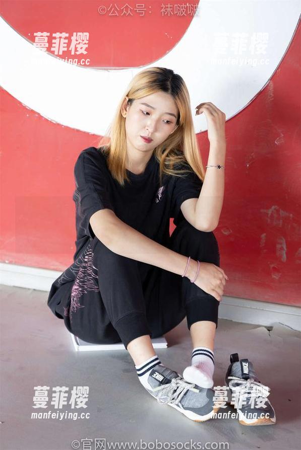 袜啵啵-小甜豆 袜啵啵 - 小甜豆把居家升华到免费写真,这哪儿找的灵感啊!