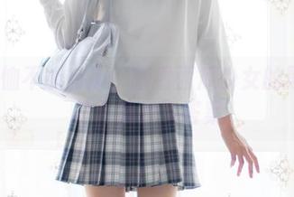 谁说t恤不能有趣？翻看西瓜少女的黑丝照片合集找到答案
