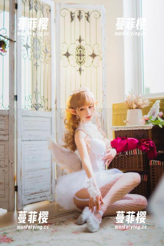 金鱼yui 高清黑色?金鱼yui是不是在水底翻跟斗?