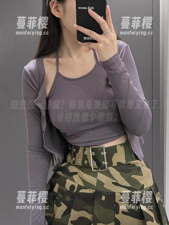 微密圈 - 注意！陈佩奇美脚写真集又来了，看得我像个傻瓜。