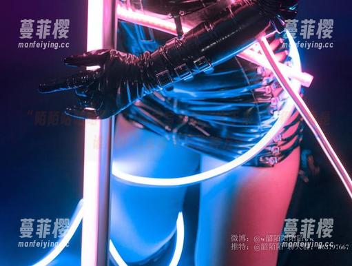 “陌陌咕咕咕”520限定写真集，终于来了，得看看是谁敢小心翼翼地玩这种方式。