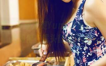 青豆客 – 下载尤美Yumi的免费剧情，看她如何在镜头前叨叨叨！