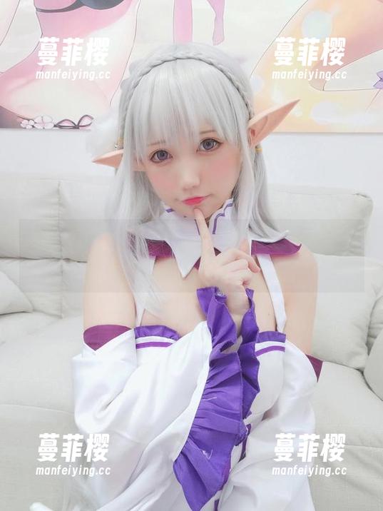 原图展示的魔物喵nigisa，夏天的样子，既轻松又带点小尴尬的姿态。