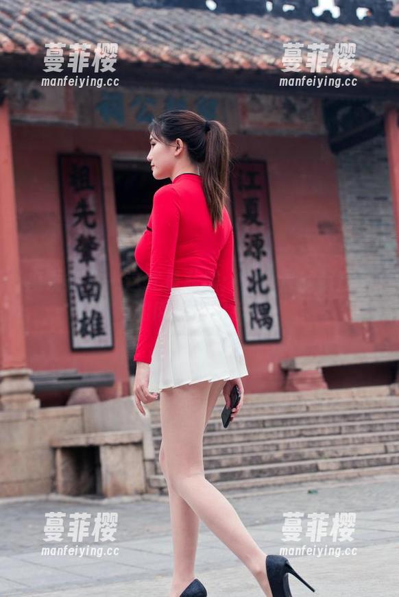 魔镜街拍 - 这才是私房：艾小青的超短裙和肉丝搭配技巧