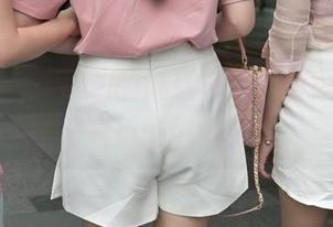 魔镜街拍 – 蓝色的魅惑与芝芝的搞怪，高清图片见证绝妙时刻。