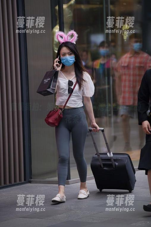 魔镜街拍：姐妹花，谁说只适合当壁纸的花朵？