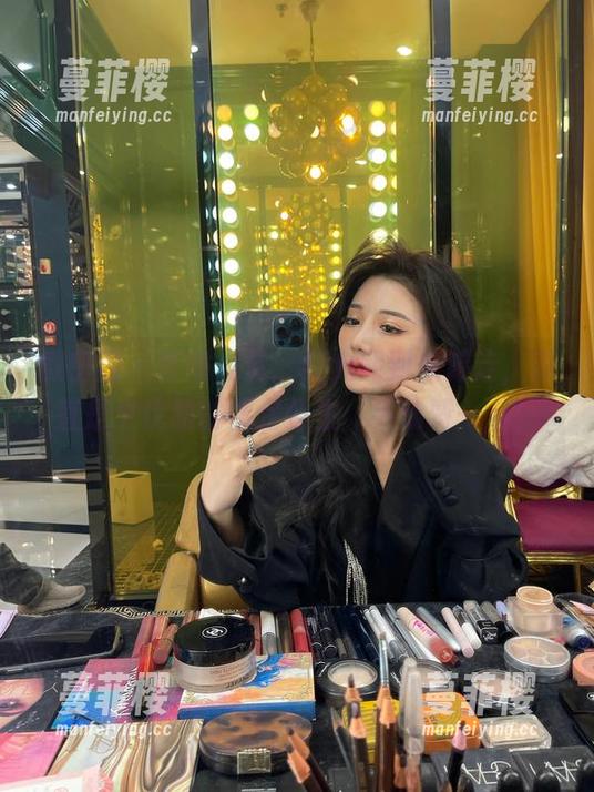 黎允熙 微密圈 - 套图大赏:黎允熙到处游走,简直是个优雅的裸足公主,手动赞一下!